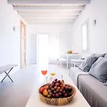 Ganado In Mikonos Paradise Beach (Mykonos)